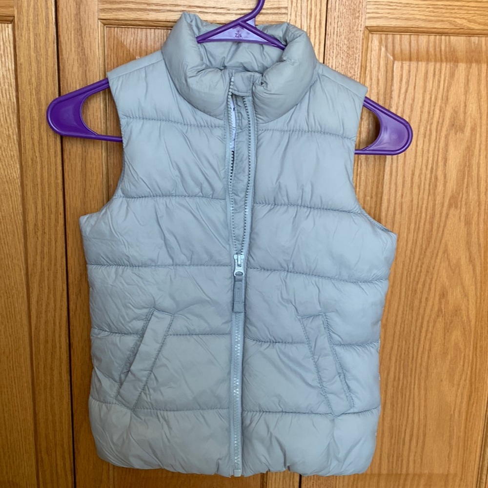 Old Navy Puffer Vest Girls Size S (6-7)